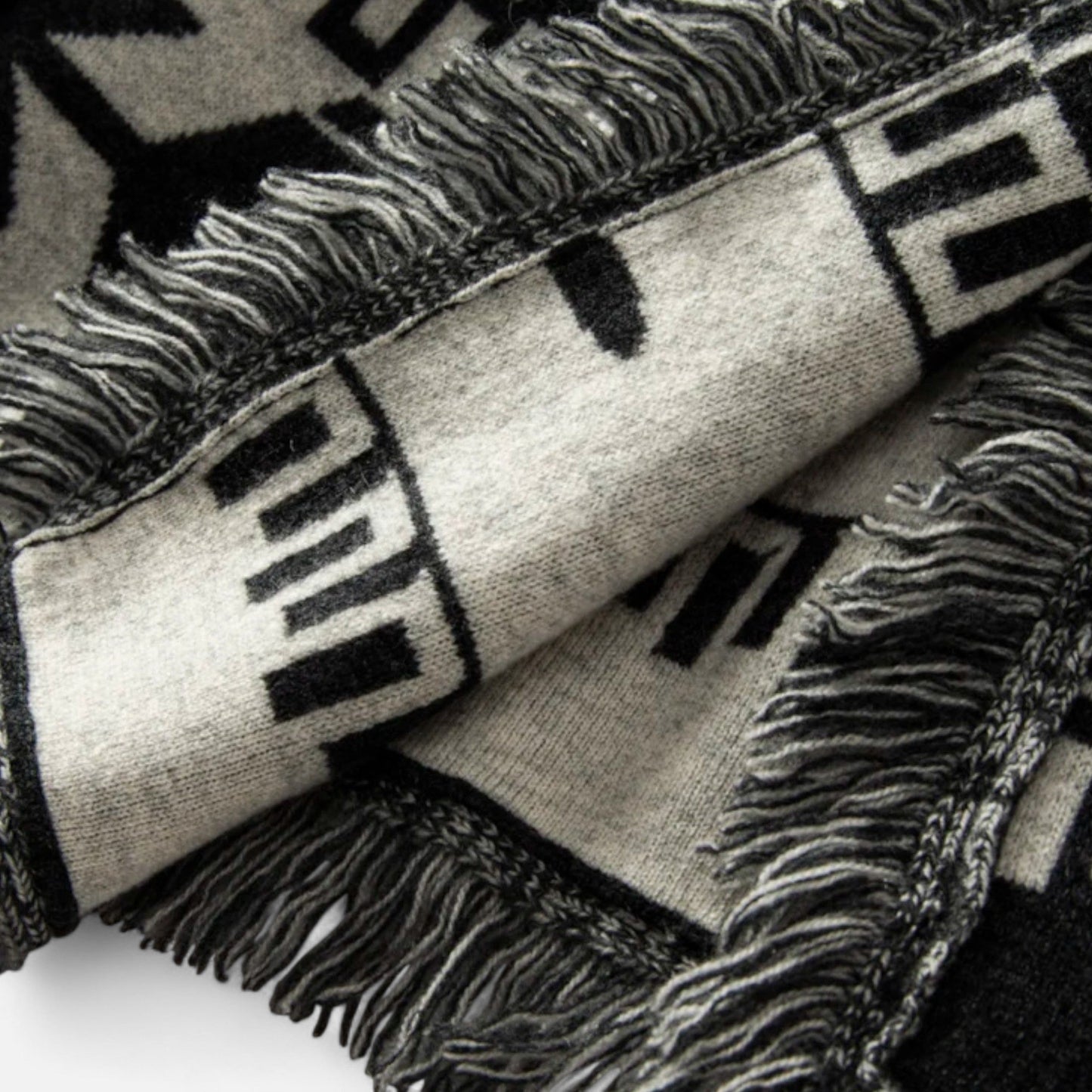 Echwear Women’s 100% Cashmere Tassel Cardigan – Vintage Jacquard Elegance