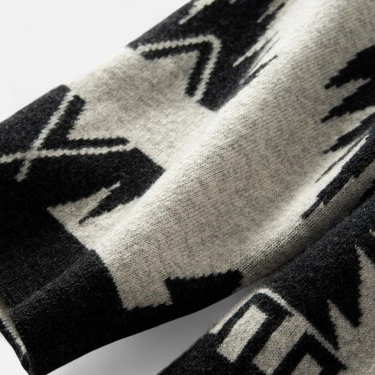 Echwear Women’s 100% Cashmere Tassel Cardigan – Vintage Jacquard Elegance