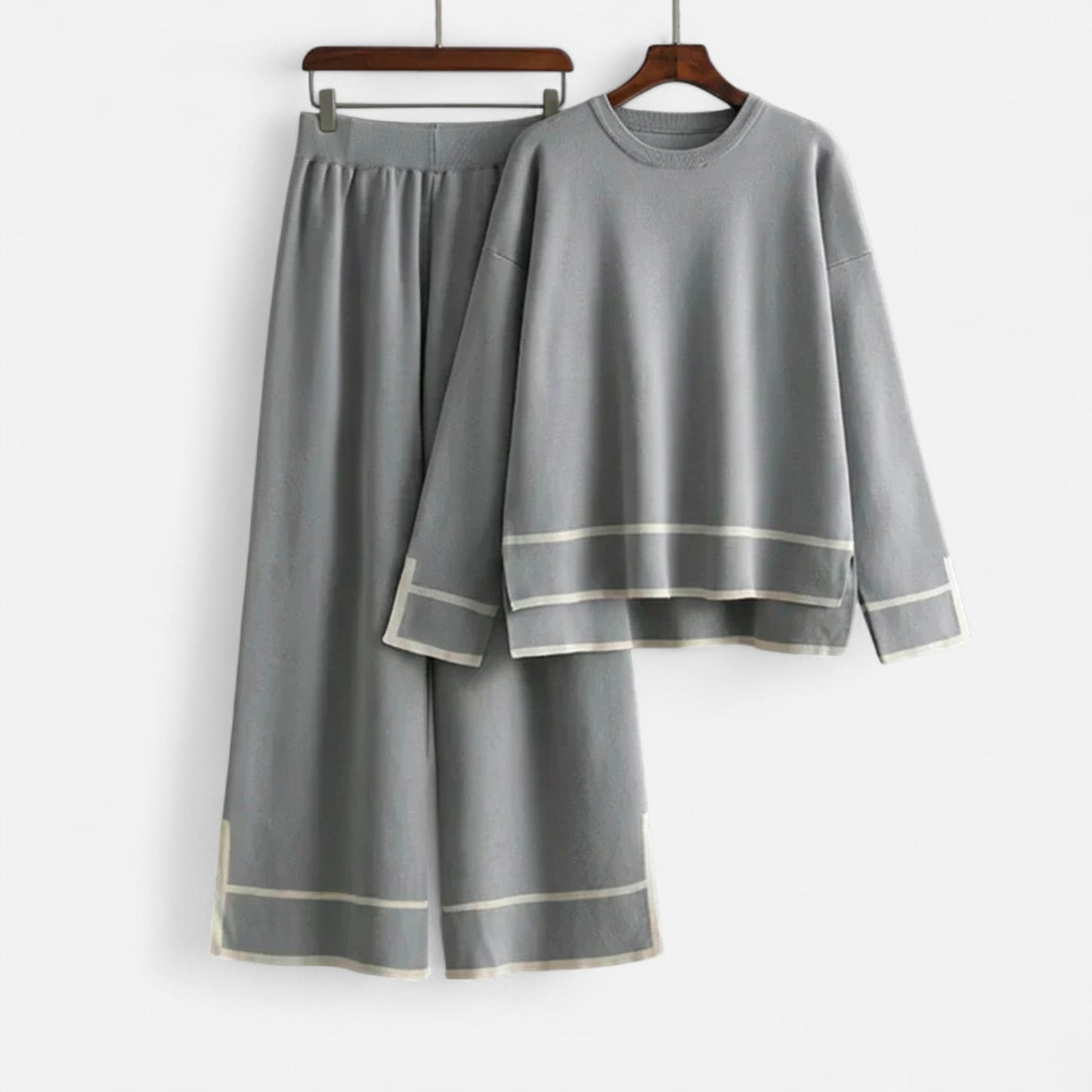 Echwear Women’s Knitted Two-Piece Set – Effortless Winter Poise